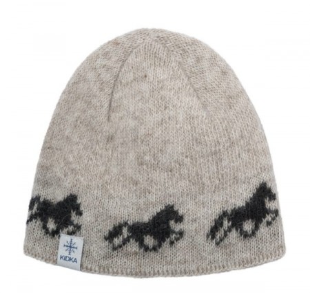 Kidka Fákur Lue i ull med hester i tølt