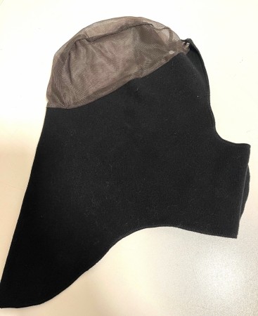 Hjelmlue med netting svart